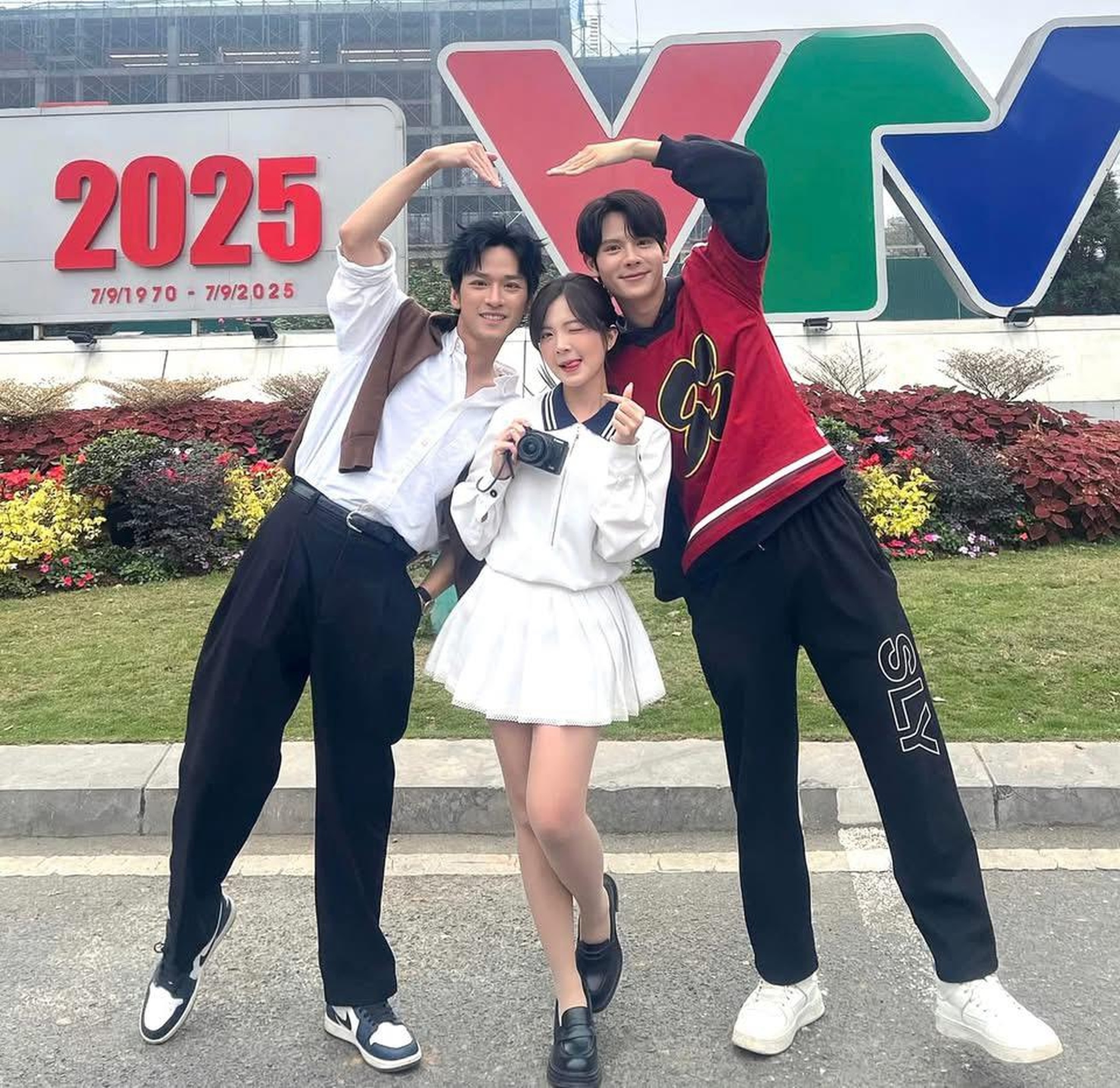 Những hình ảnh hậu trường vui nhộn của phim Cha tôi, người ở lại - 2 Những hình ảnh hậu trường vui nhộn của phim Cha tôi, người ở lại - 2