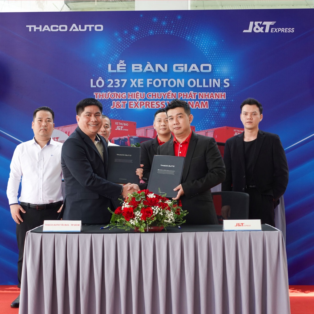 Thaco Auto bàn giao lô 237 xe tải Foton Ollin cho JT Express Việt Nam - 1 Thaco Auto bàn giao lô 237 xe tải Foton Ollin cho JT Express Việt Nam - 1