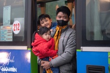 1.200 công nhân phấn khởi trên 25 chuyến xe 0 đồng về quê ăn Tết