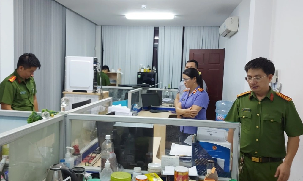 Công an Cần Thơ khám xét Chi Cục đăng kiểm số 8 - 1 Công an Cần Thơ khám xét Chi Cục đăng kiểm số 8 - 1