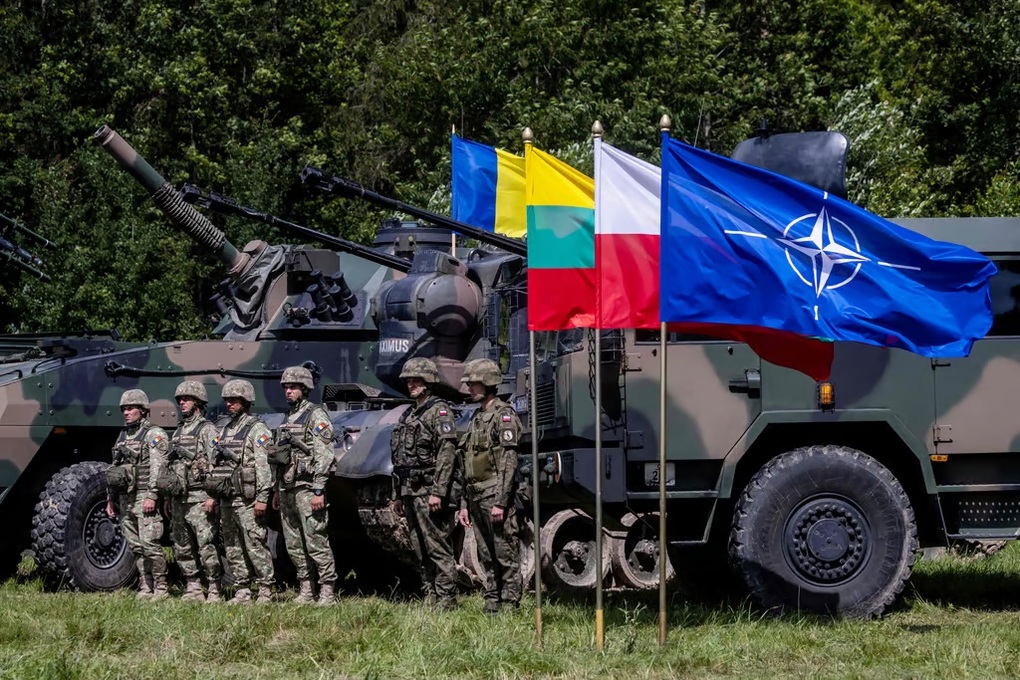 Báo Mỹ: Một số nước NATO cân nhắc đưa hướng dẫn viên quân sự đến Ukraine - 1