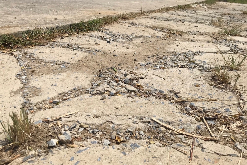 Nhiều tuyến đê nứt, dân bất an lo lắng trước mùa mưa lũ - 4 Nhiều tuyến đê nứt, dân bất an lo lắng trước mùa mưa lũ - 4