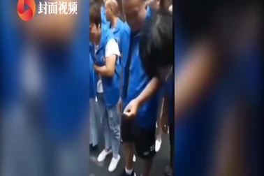 Công ty Trung Quốc bắt nhân viên không đạt chỉ tiêu ăn cá sống, uống máu gà