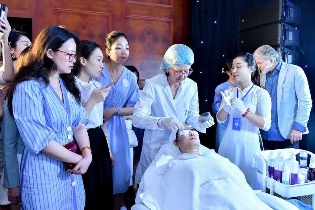 Hội ngộ Juliette Armand 2022 - hành trình 7 năm của những nhà trị liệu da thông thái - 3 Hội ngộ Juliette Armand 2022 - hành trình 7 năm của những nhà trị liệu da thông thái - 3