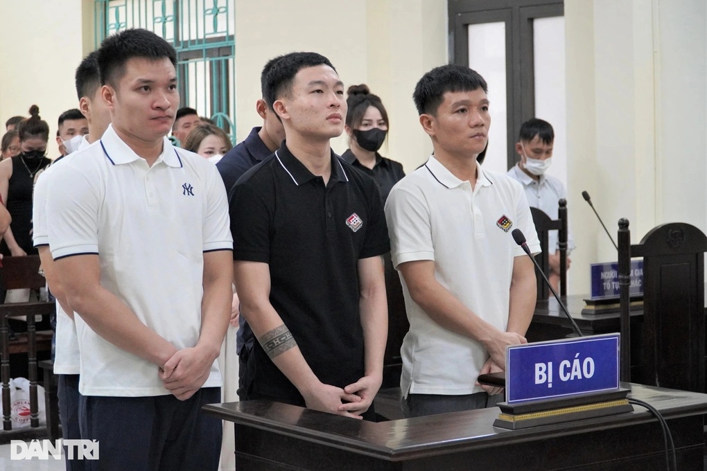 Bất ngờ hoãn phiên xét xử 5 cầu thủ Hà Tĩnh bay lắc trong khách sạn - 1 Bất ngờ hoãn phiên xét xử 5 cầu thủ Hà Tĩnh bay lắc trong khách sạn - 1