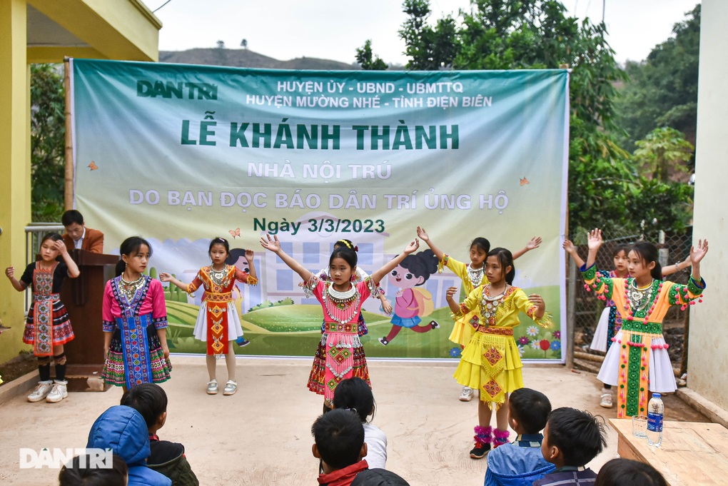 Bạn đọc Dân trí mang niềm vui có giường riêng đến học sinh bản nghèo - 5 Bạn đọc Dân trí mang niềm vui có giường riêng đến học sinh bản nghèo - 5