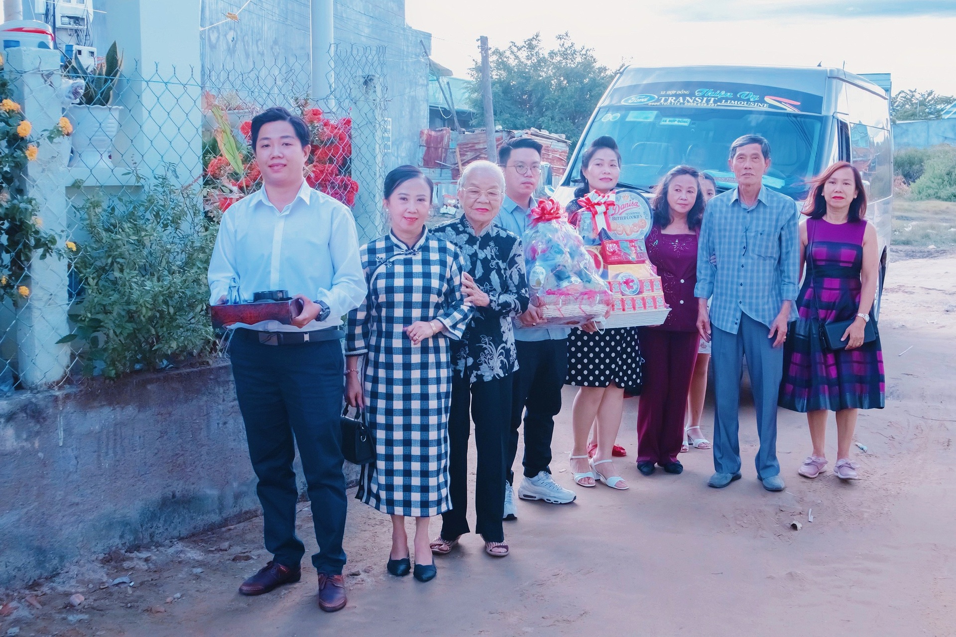 Hạnh phúc mới của người mẹ trẻ 5 năm sau khi bị chồng cũ châm lửa đốt - 10 Hạnh phúc mới của người mẹ trẻ 5 năm sau khi bị chồng cũ châm lửa đốt - 10