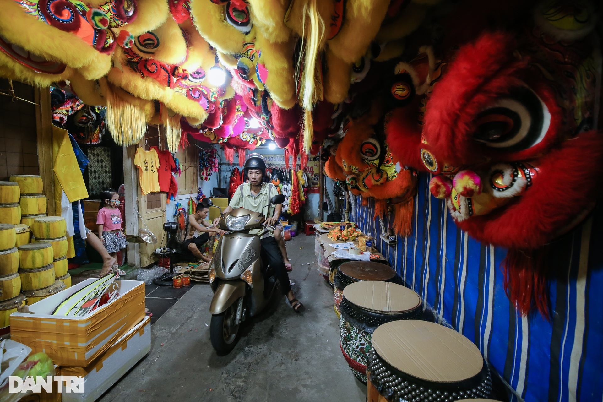 Khám phá xưởng làm đầu lân - sư - rồng độc đáo tại cố đô Huế - 1