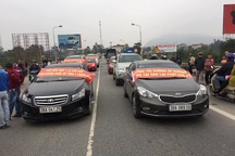 Dân đưa hàng chục ô tô chặn cầu Bến Thủy 1 phản đối việc thu phí