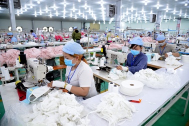 TPHCM gấp rút sản xuất hàng triệu khẩu trang vải kháng khuẩn