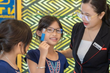 Kính Hải Triều mang đến sản phẩm tiên tiến cho trẻ em Việt về kiểm soát cận thị