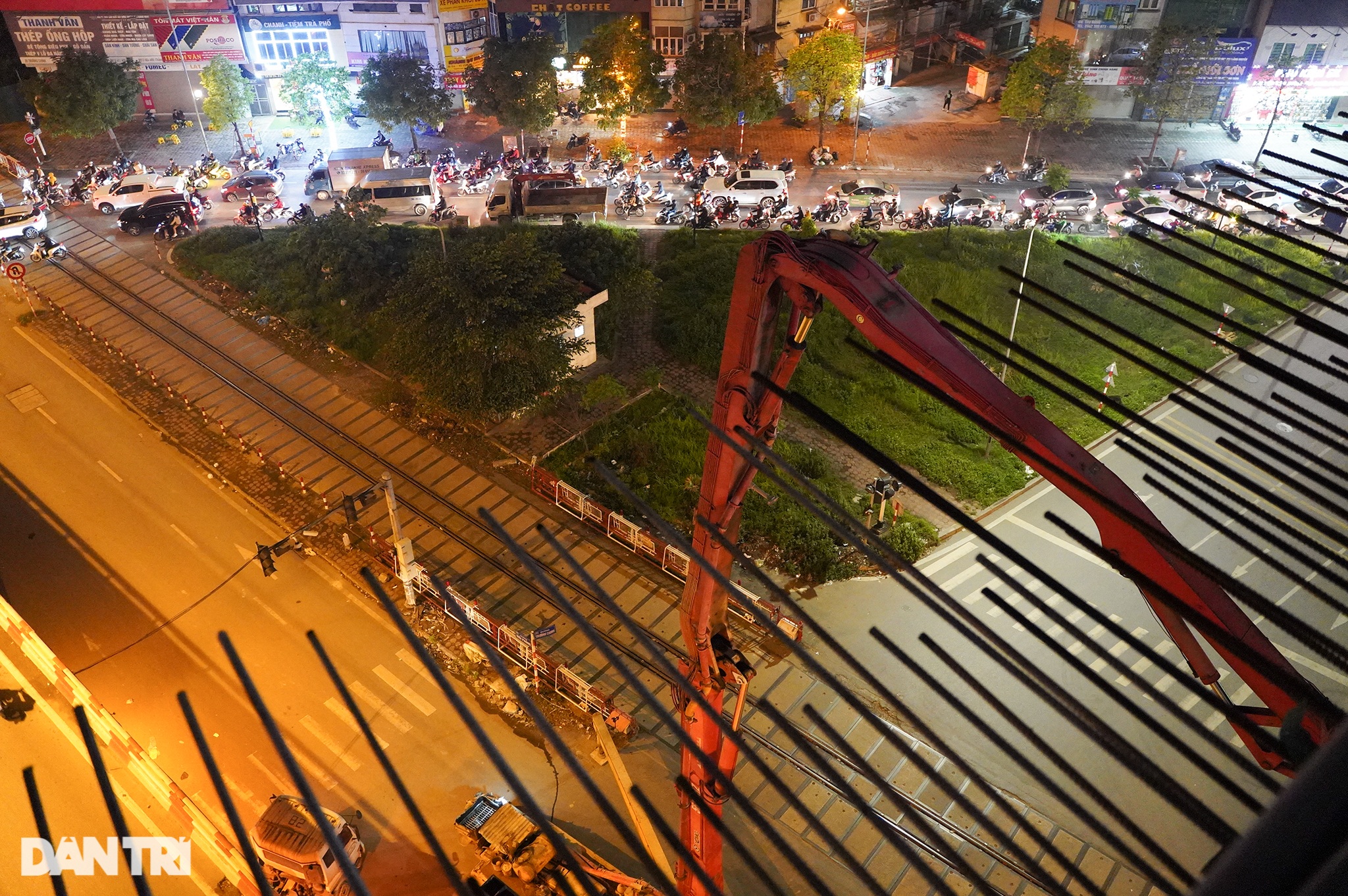 Xuyên đêm hợp long nhịp cầu cao nhất tại tuyến đường Vành đai 2 ở Hà Nội - 7 Xuyên đêm hợp long nhịp cầu cao nhất tại tuyến đường Vành đai 2 ở Hà Nội - 7