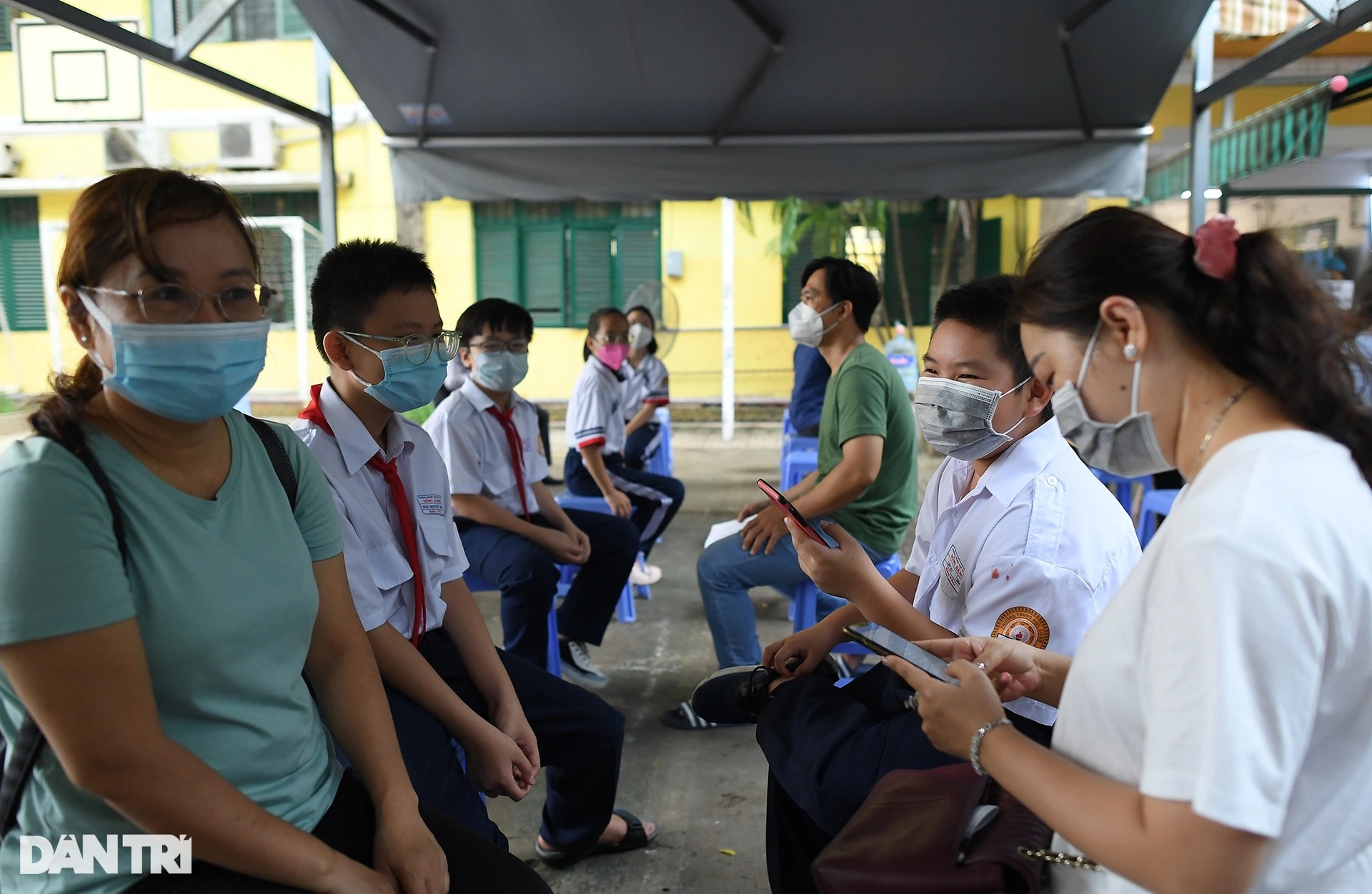 Ngày đầu TPHCM tiêm vaccine ngừa Covid-19 cho trẻ dưới 12 tuổi - 9