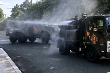 Triển khai chiến dịch tiêm vắc xin, phun khử khuẩn lớn nhất Bình Dương