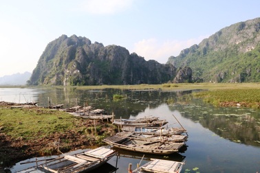 Cảnh sắc hoang sơ tuyệt đẹp ở đầm Vân Long