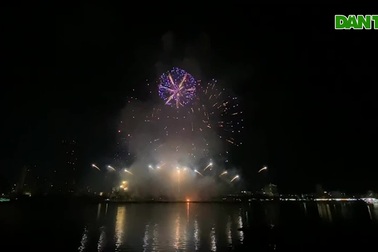 Màn trình diễn pháo hoa của đội Việt Nam