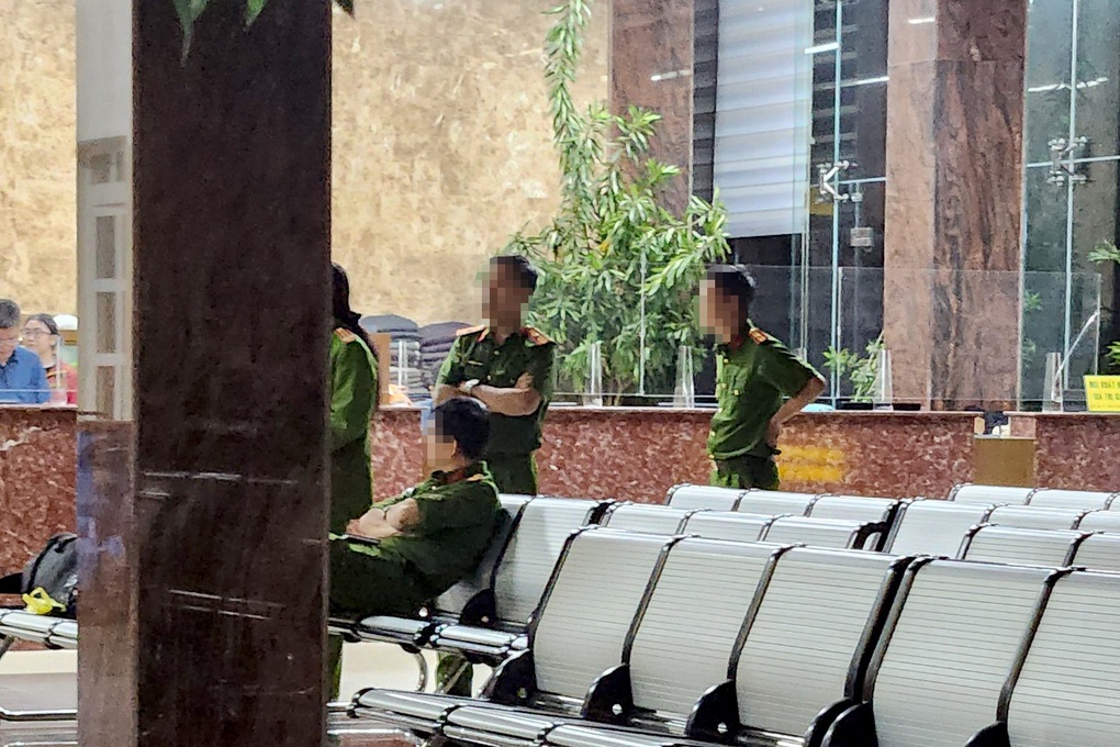 Công an có mặt tại bến xe Thành Bưởi ở Đà Lạt - 2 Công an có mặt tại bến xe Thành Bưởi ở Đà Lạt - 2