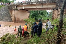 Hai vợ chồng bị nước lũ cuốn khi qua cầu tràn, vợ mất tích