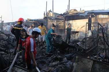 Cháy lớn ở chợ Ngã Sáu 