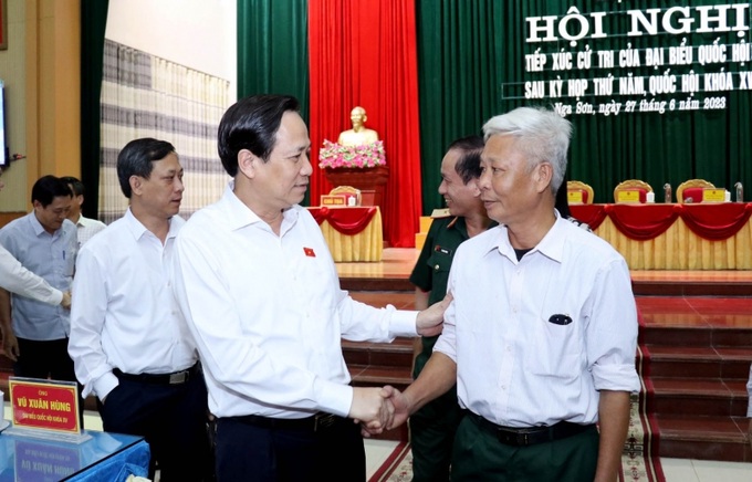 Bộ trưởng Bộ LĐ-TB&XH Đào Ngọc Dung trao đổi với cử tri huyện Nga Sơn