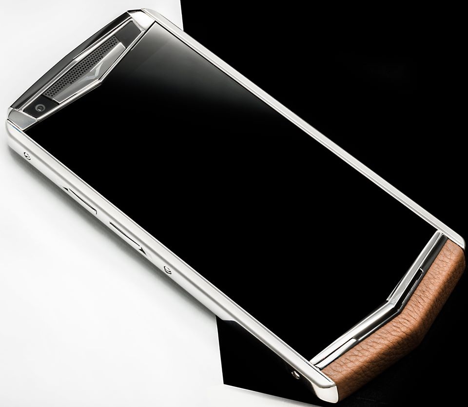 Vertu – Sự trở lại của một biểu tượng xa xỉ - 4 Vertu – Sự trở lại của một biểu tượng xa xỉ - 4