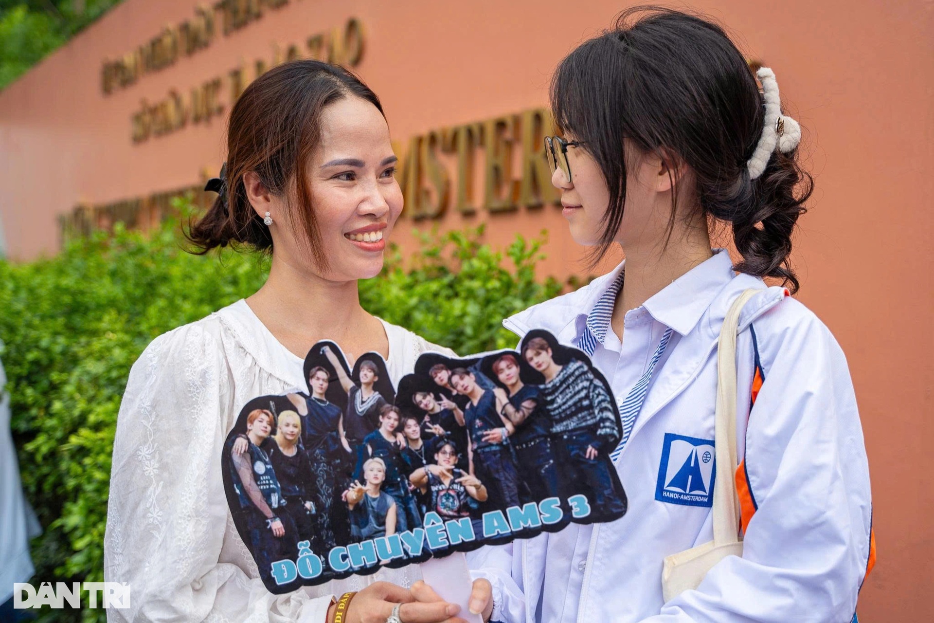 “Dù kết quả thi ra sao, con vẫn luôn có gia đình đồng hành - 12 “Dù kết quả thi ra sao, con vẫn luôn có gia đình đồng hành - 12