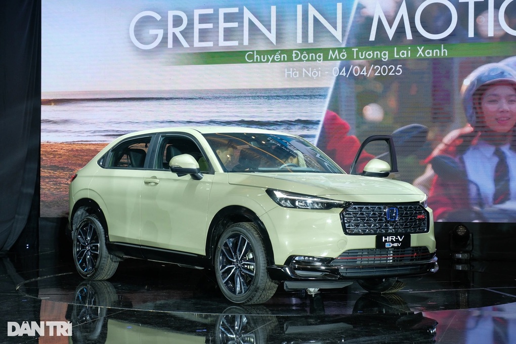 Khách Việt chuộng bản hybrid của mẫu sedan này hơn biến thể thuần xăng - 1 Khách Việt chuộng bản hybrid của mẫu sedan này hơn biến thể thuần xăng - 1