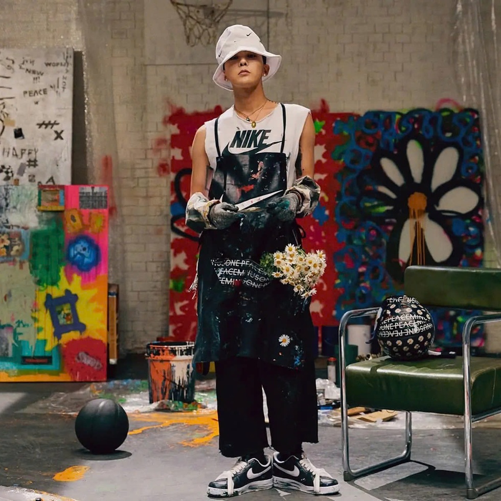 Trâm cài áo hoa cúc thiếu cánh gần 3 tỷ đồng của G-Dragon có gì đặc biệt? - 2 Trâm cài áo hoa cúc thiếu cánh gần 3 tỷ đồng của G-Dragon có gì đặc biệt? - 2