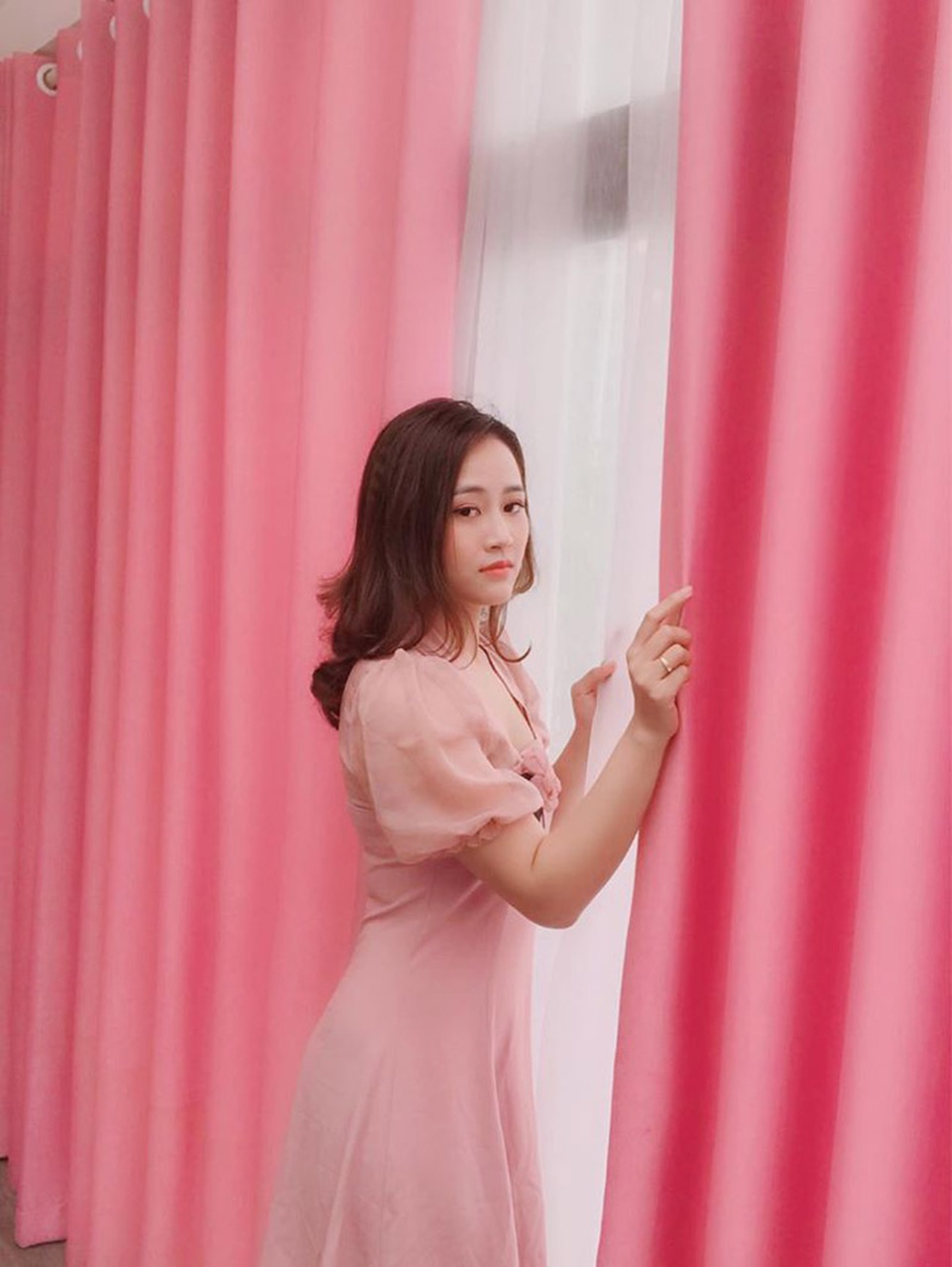 Cô giáo hot girl xinh đẹp, dịu dàng được học trò yêu quý - 4 Cô giáo hot girl xinh đẹp, dịu dàng được học trò yêu quý - 4