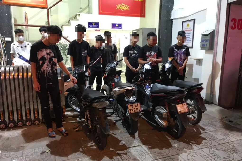 Cảnh sát hóa trang vây bắt nhóm quái xế gây náo loạn đường phố Hà Nội - 1 Cảnh sát hóa trang vây bắt nhóm quái xế gây náo loạn đường phố Hà Nội - 1