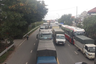 Tài xế phản đối trạm BOT Phả Lại, CSGT tăng cường lực lượng phân luồng