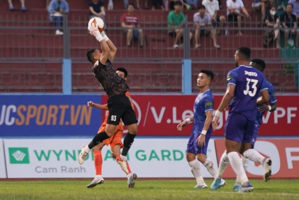 Đá hỏng phạt đền, SHB Đà Nẵng thua CLB Khánh Hòa - 8 Đá hỏng phạt đền, SHB Đà Nẵng thua CLB Khánh Hòa - 8