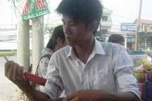 Gọi điện, nhắn tin chào mời thí sinh nhập học