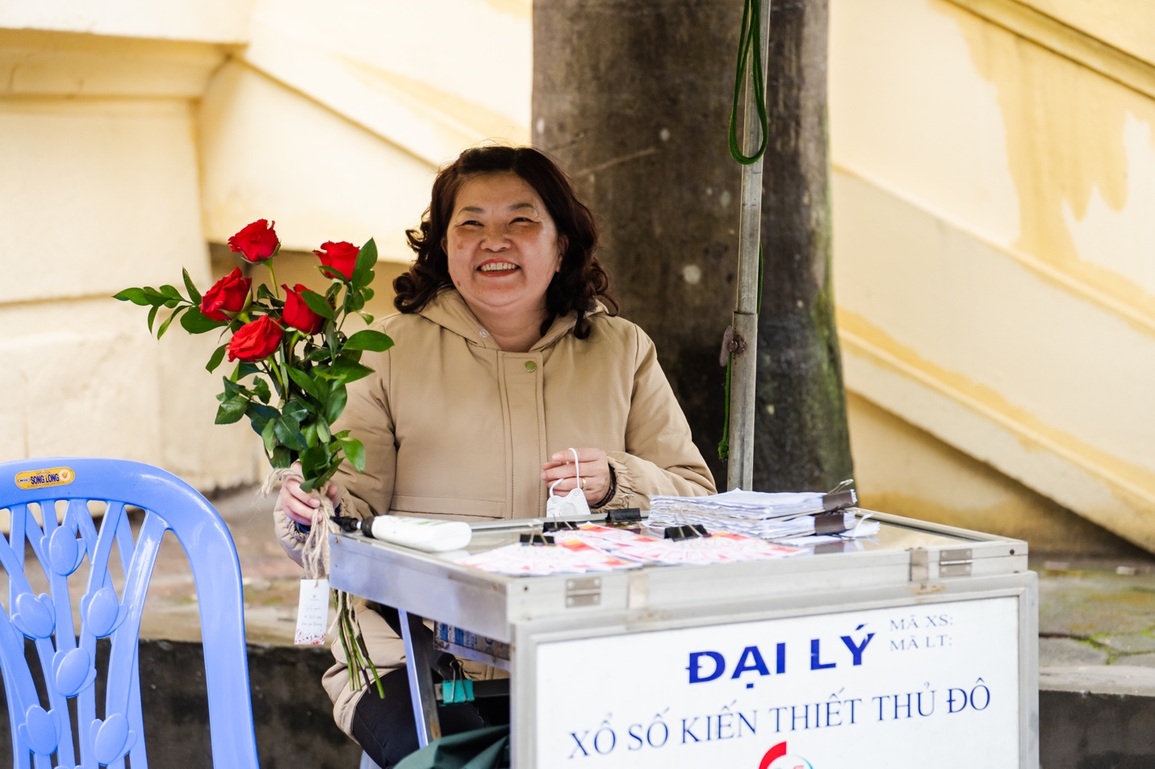 Valentine 2022: Ấn tượng màn tỏ tình với 99.999 bông hồng ở Hà Nội - 16 Valentine 2022: Ấn tượng màn tỏ tình với 99.999 bông hồng ở Hà Nội - 16