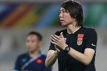 Cựu HLV tuyển Trung Quốc thú nhận hối lộ hàng trăm nghìn USD "mua ghế nóng"