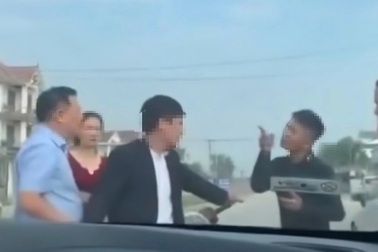 Làm rõ nghi vấn nam thanh niên chặn ô tô trên quốc lộ để đòi tiền