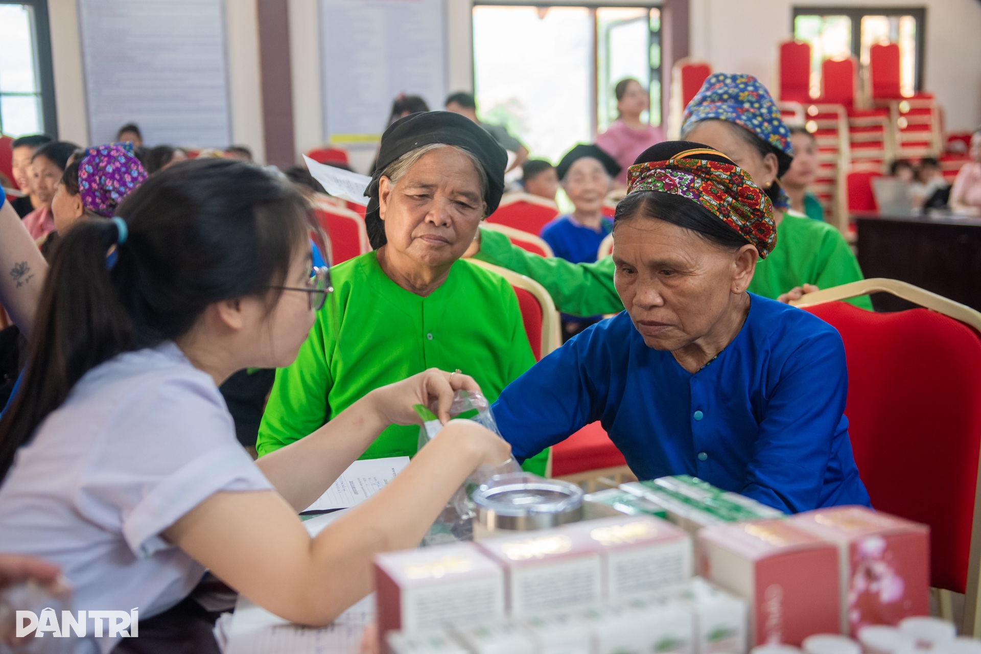 Tư vấn sức khoẻ, góp phần giúp người dân Làng Nủ ổn định cuộc sống - 8 Tư vấn sức khoẻ, góp phần giúp người dân Làng Nủ ổn định cuộc sống - 8