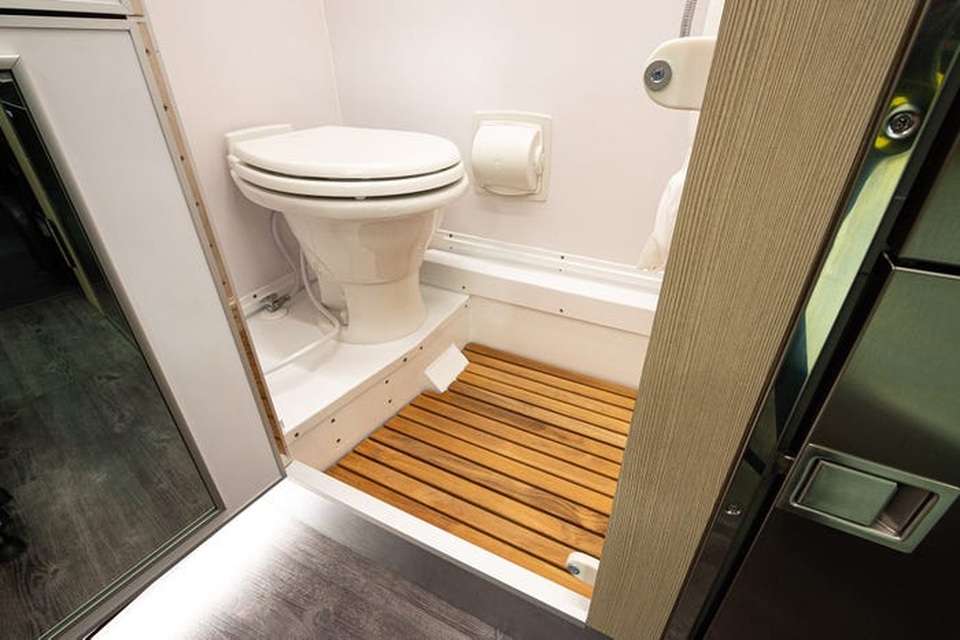 Cặp vợ chồng bán nhà để mua xe dã ngoại sống đời lang thang - 6 Cặp vợ chồng bán nhà để mua xe dã ngoại sống đời lang thang - 6