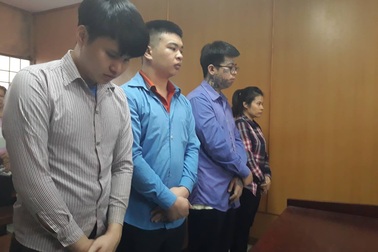 Tạt mắm tôm vào bệnh viện để đòi tiền tổng giám đốc