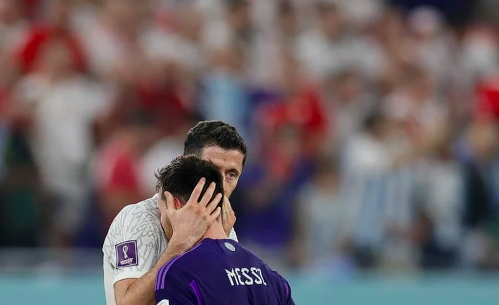 Messi và Lewandowski nói với nhau những gì sau trận Argentina - Ba Lan? - 2 Messi và Lewandowski nói với nhau những gì sau trận Argentina - Ba Lan? - 2