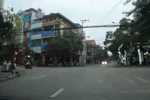 Ngang nhiên vượt đèn đỏ - Học sinh đi xe đạp không sợ ôtô?