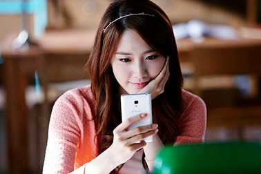 Giật mình phát hiện nhiều clip "giường chiếu" đỏ mặt trong điện thoại cũ của anh rể