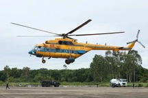 Quân đội điều trực thăng cứu 8 người mắc kẹt do mưa lũ ở Sơn La