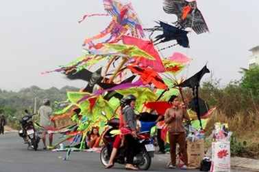 Chơi diều ở làng đại học