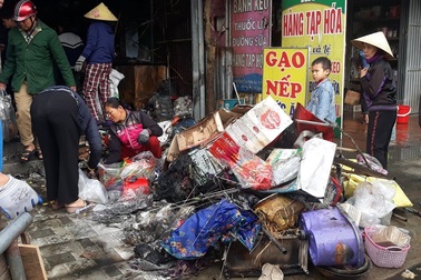 Cháy cửa hàng tạp hóa ngày sát tết, hàng trăm triệu đồng hóa ra tro