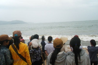 Hai học sinh chết đuối khi ra biển chơi