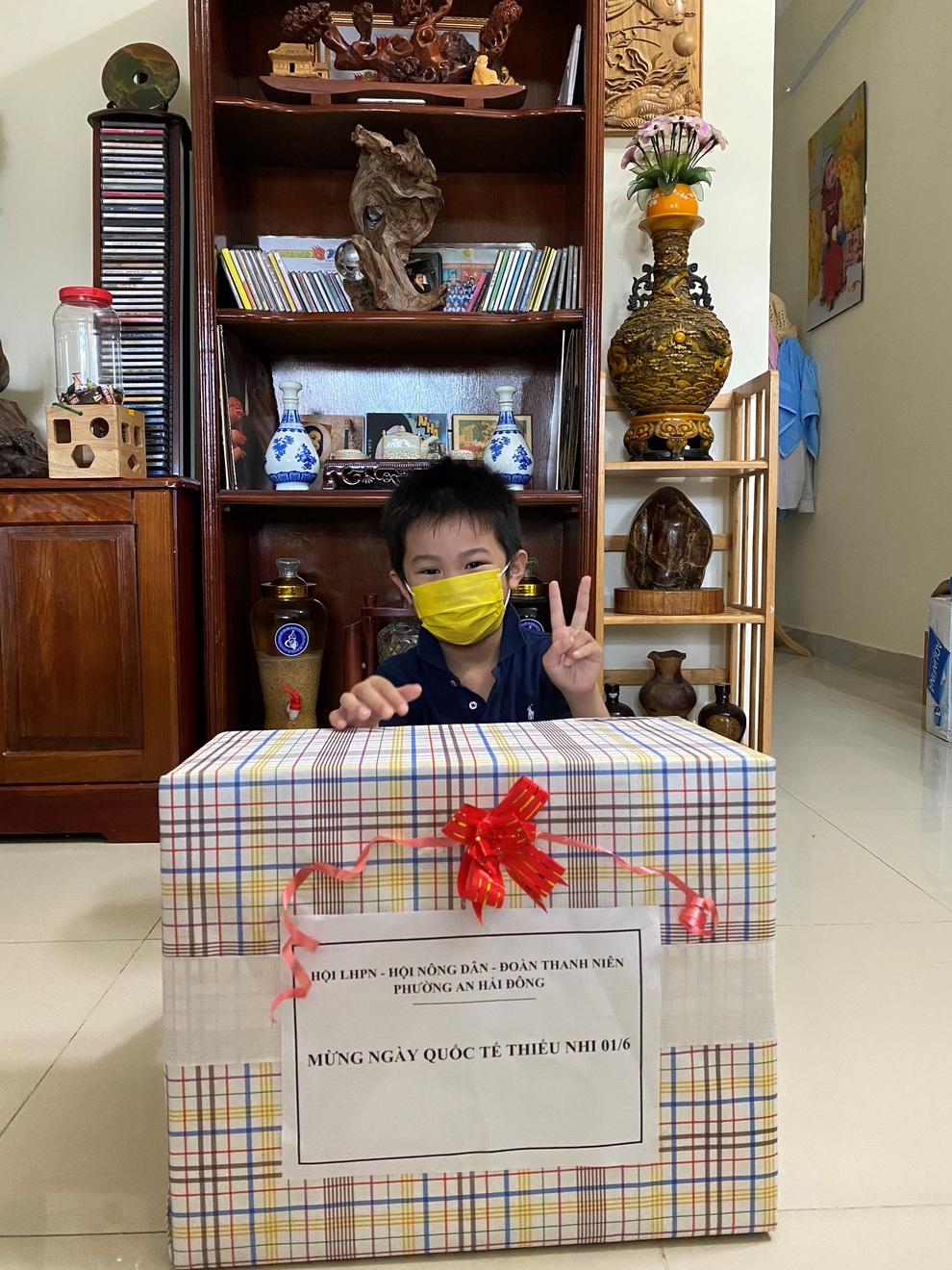 Cậu bé 7 tuổi vào viện chữa Covid-19 và trở về nhà một mình - 4 Cậu bé 7 tuổi vào viện chữa Covid-19 và trở về nhà một mình - 4