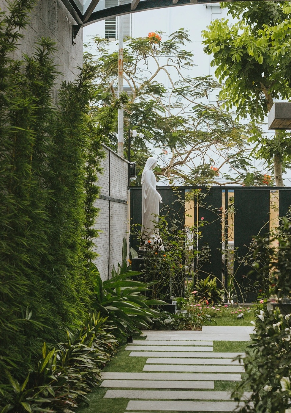 Nhà cắt nửa đất, tạo phễu xanh hút gió và lọc không khí - 4 Nhà cắt nửa đất, tạo phễu xanh hút gió và lọc không khí - 4