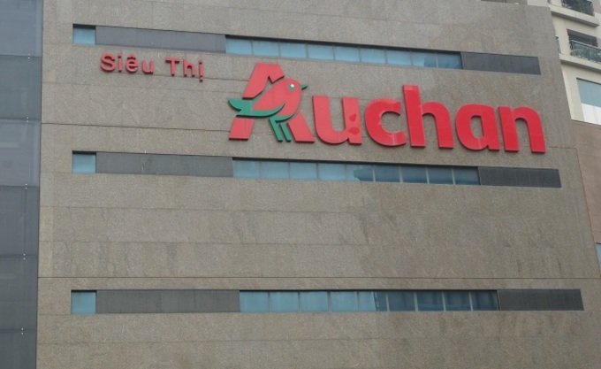 Siêu thị Auchan vắng vẻ, lặng lẽ tháo các kệ hàng sau bão giảm giá - Ảnh 17. Siêu thị Auchan vắng vẻ, lặng lẽ tháo các kệ hàng sau bão giảm giá - Ảnh 17.