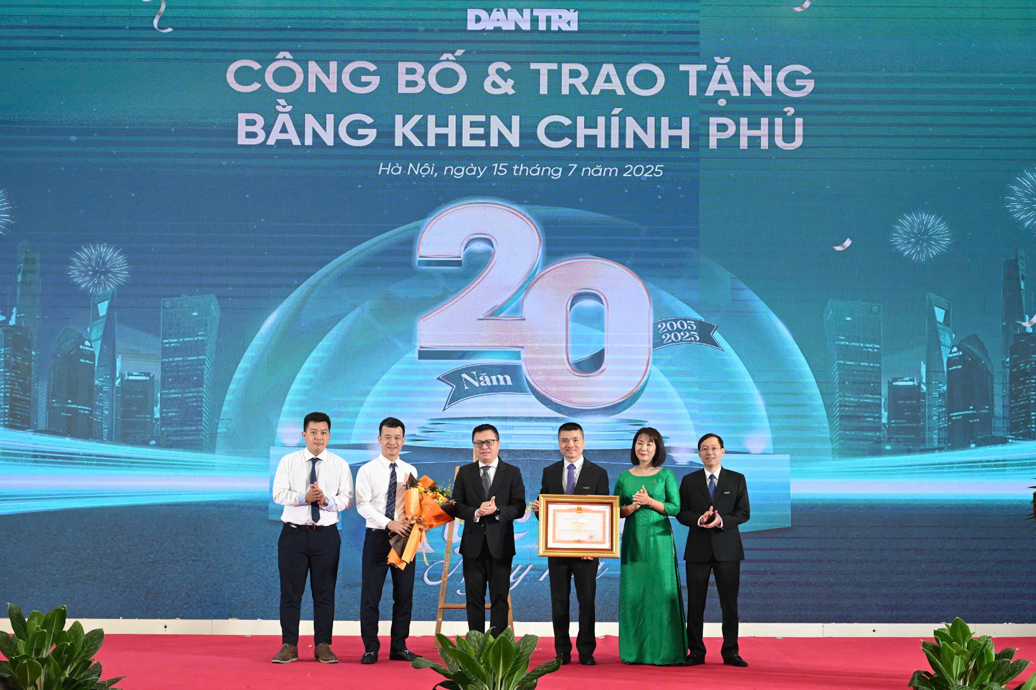 “Mong Dân trí giữ vững bản sắc riêng” - 3 “Mong Dân trí giữ vững bản sắc riêng” - 3